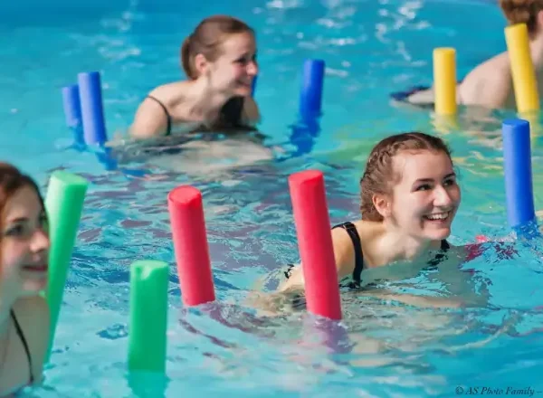 Wassergymnastik - Frauen machen Aqua-Fitness